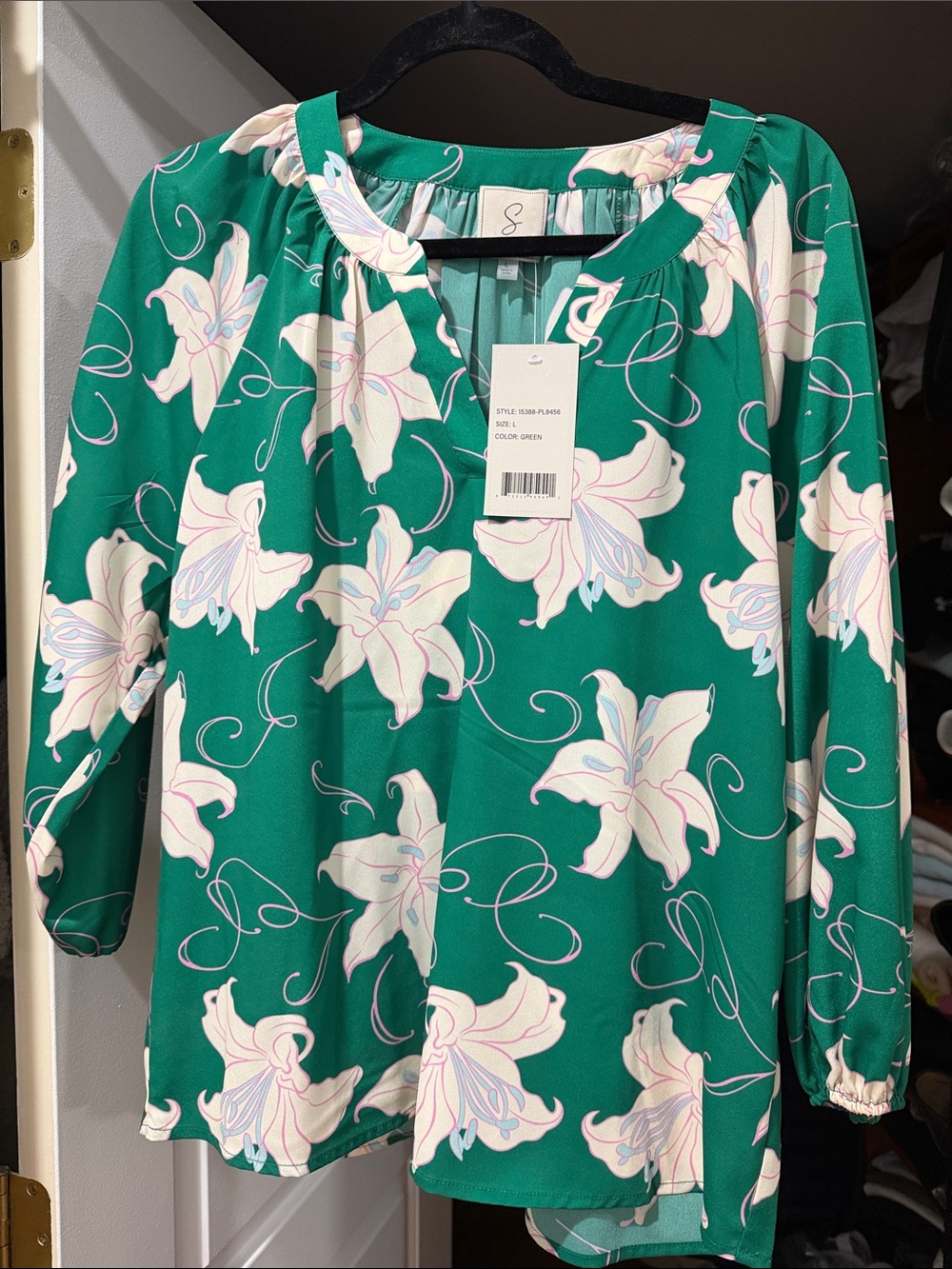 Sioni Green Floral Long-Sleeve Blouse with Cream Flowers